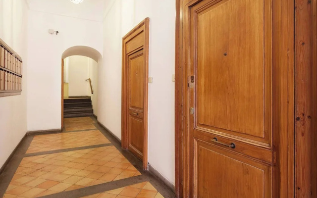 Renoir Small Loft on Giulia Street