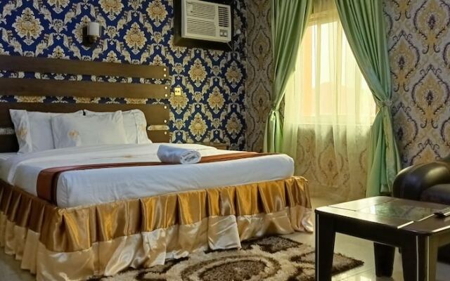 Viclawson Royal Hotel