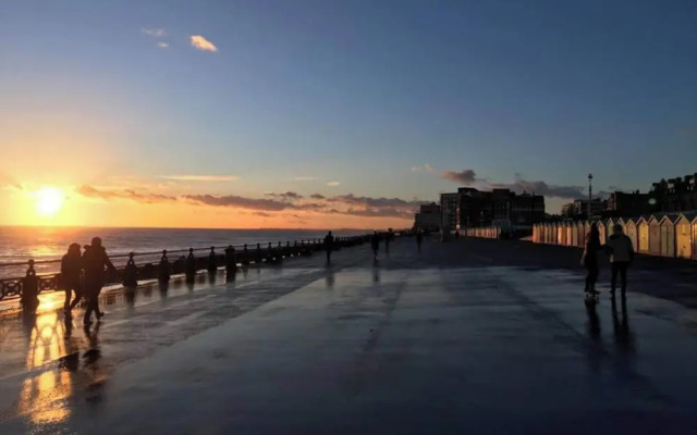 Spacious Central Hove Beach Flat