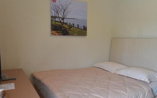 Galaxy Inn Hotel Baubau