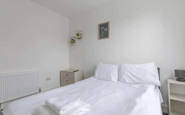 Spacious & Newly Renovated 4BD House East Ham!