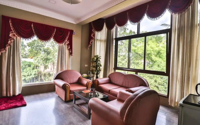 Holiday Palms by OYO Rooms
