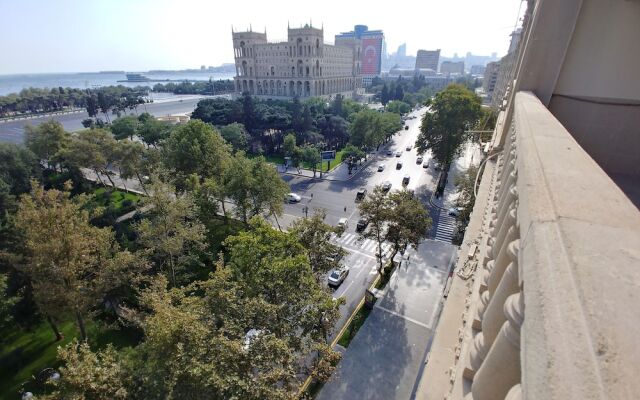 Deluxe Apartment with Sea and F1 view