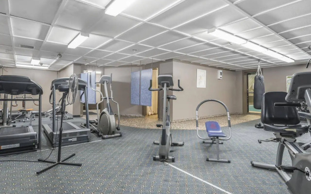 Jolly Roger Inn & Resort