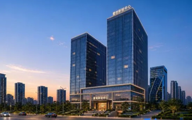 Wuqi Hotel (Urumqi High-Speed Railway Station North Square) – Outside – Urumqi