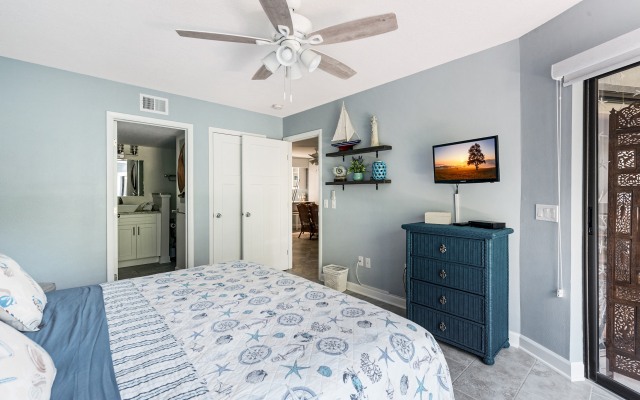 Sun Plaza West Unit 204