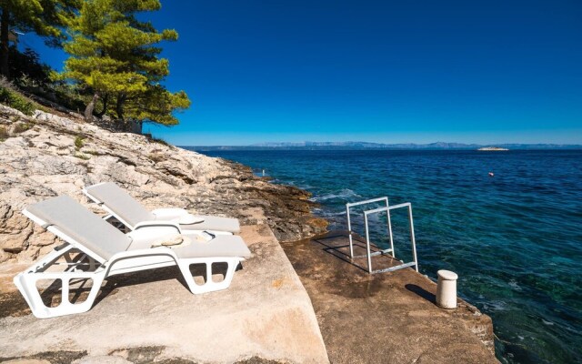 Luxury Stairway to Heaven with Pool