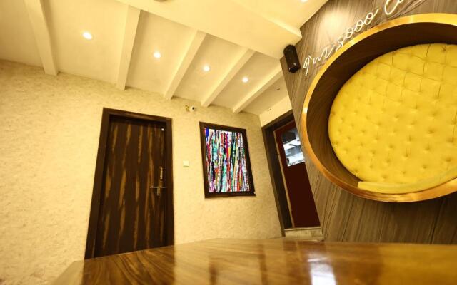 Lucky Restaurant And Guest House