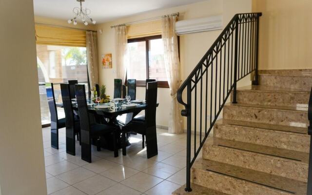 SeaFront Oceanus H3 by Ezoria Holiday Rentals