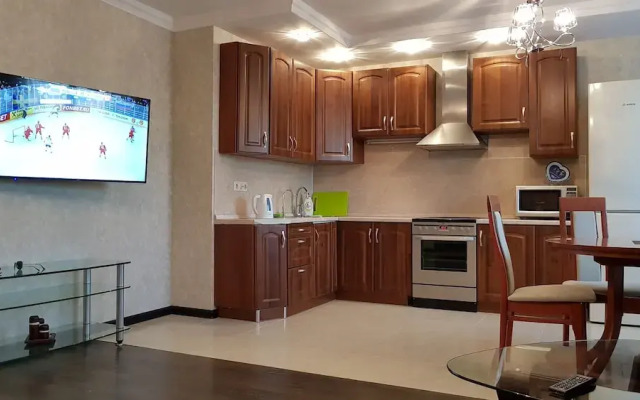 DeLuxe Apartment Akademika Yangelya 2