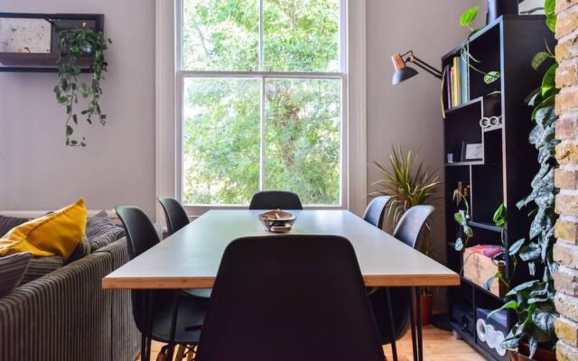 1 Bedroom Flat Close to Clapton Station