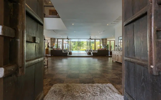 Large 6 Bed Luxury Villa on the Golf Course (PHJ)