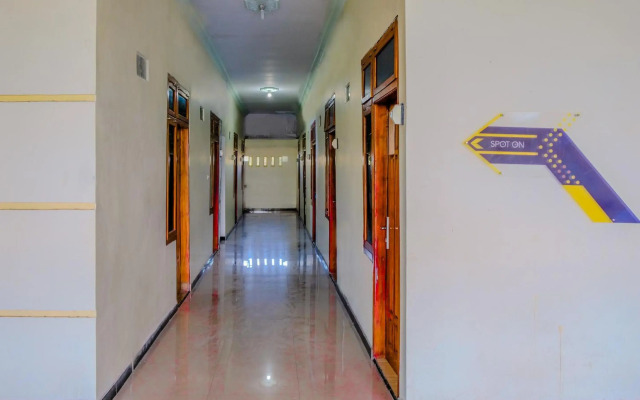 Super OYO 1759 Family Residence