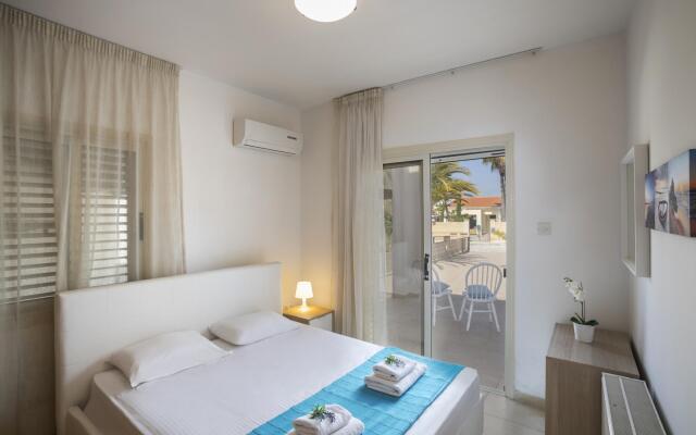 Beachfront Villa Meneou 5