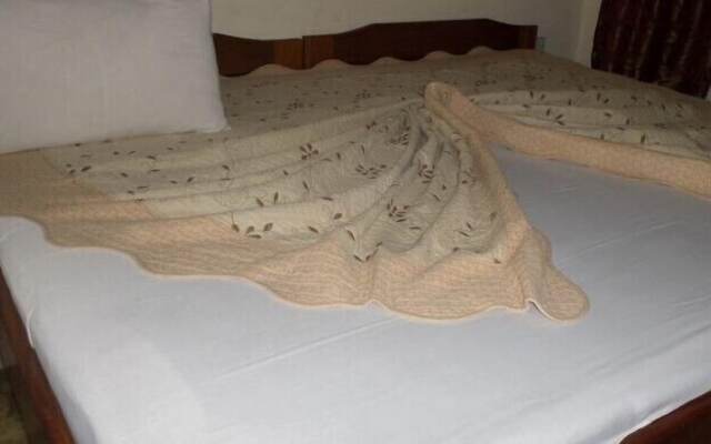 Boy Boison Elite Hotel