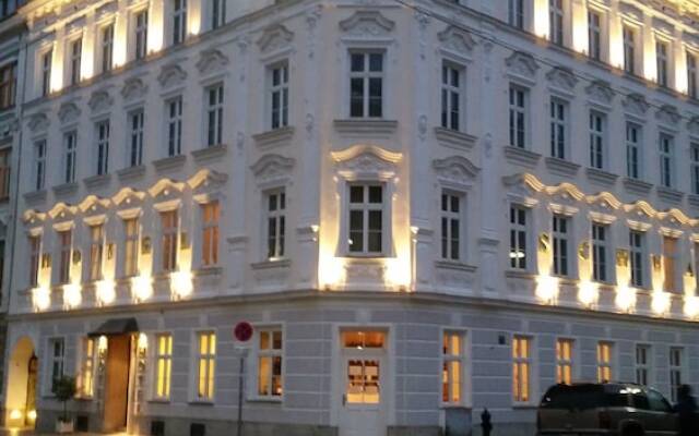 Fink Low Budget Rooms in Vienna, Austria from 98$, photos, reviews - zenhotels.com