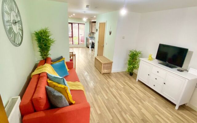 5-bed Townhouse Salford Deep Cleaned