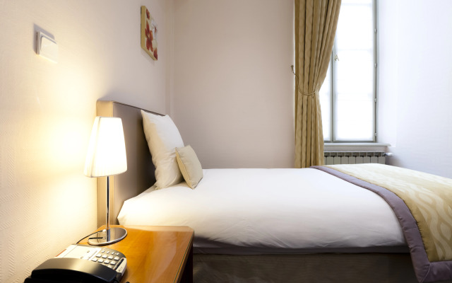 Le Phenix Hotel