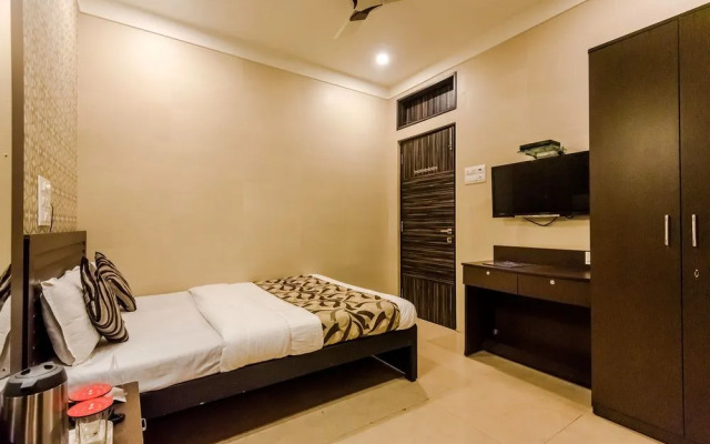 OYO 6371 Hotel Abrol