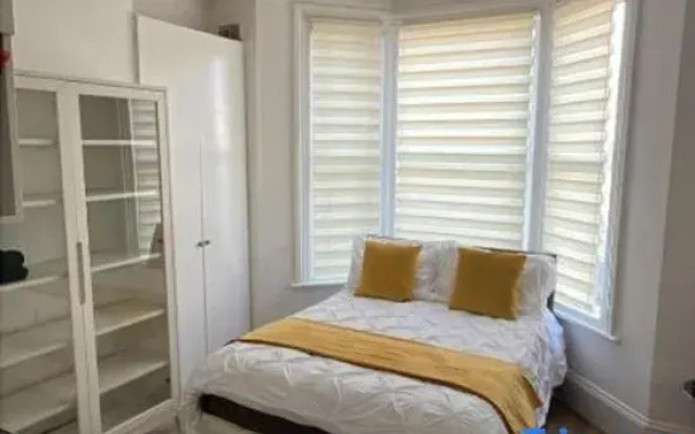 Tottenham City Stays (Opposite Seven Sisters Train Station)