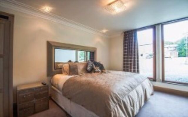 The Saddleworth Hotel