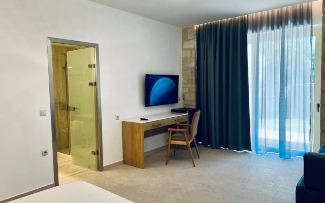 Lili Hotel