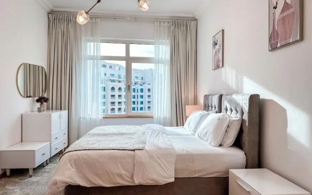 Bright 2BR Apartment with Garden View