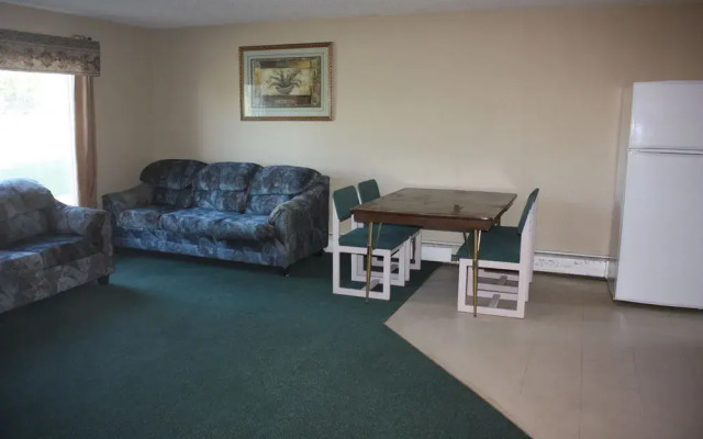 Outpost Motel & Kitchenette Suites