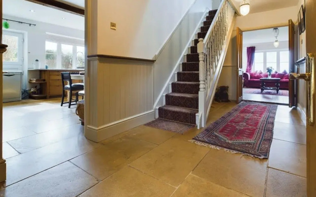 Country House-14guests-parking-hottub-amazingviews