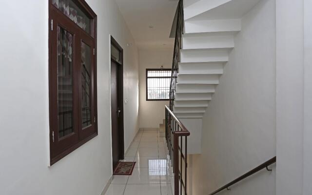 OYO 14971 C D Guest House
