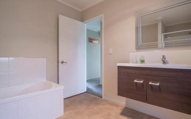 Ohuka Lookout - Whitianga Holiday Home