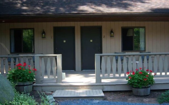 Tall Pines Motel