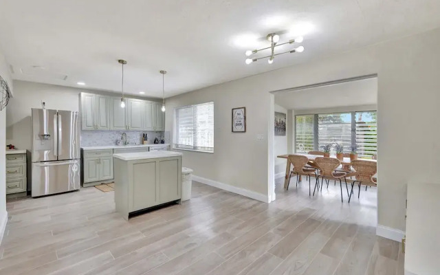 Pompano Beach Bungalow for 5!