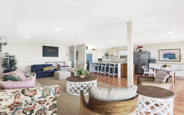 Palm Beach Absolute Beach Front Holiday Home