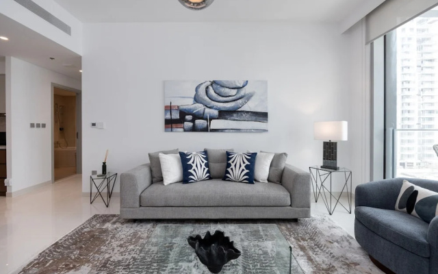 Contemporary 1BR w Dubai Marina Glimpse