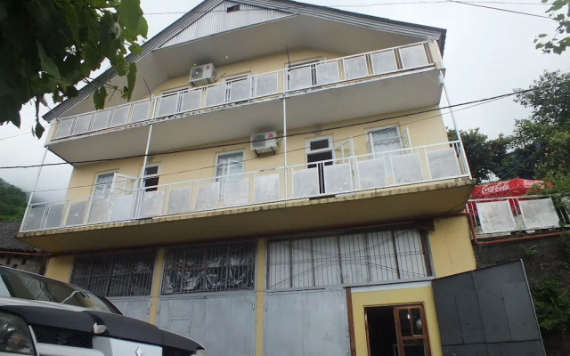 Guest House Lazuri