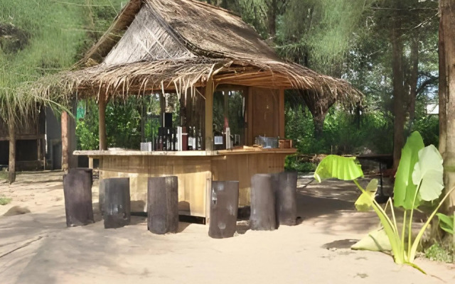 Pranee Beach Bungalows