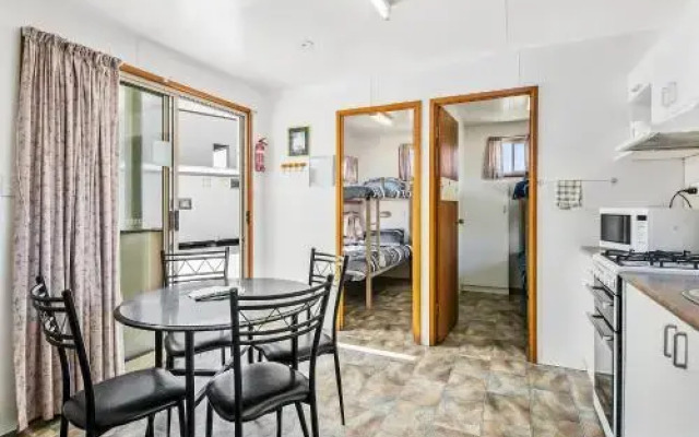 Rocks Retreat Cabin - Seal