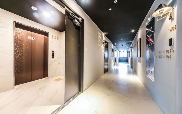 Browndot Hotel - Gold