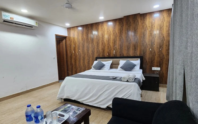 Hotel Crystel Residency
