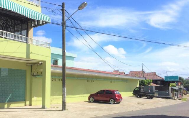 Urbanview Hotel Platinum Parepare