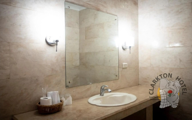 Clarkton Hotel