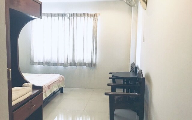 Sawatdeeluck - Hostel