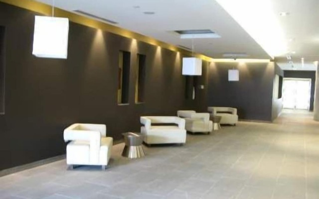 Life Suites Rogers Centre