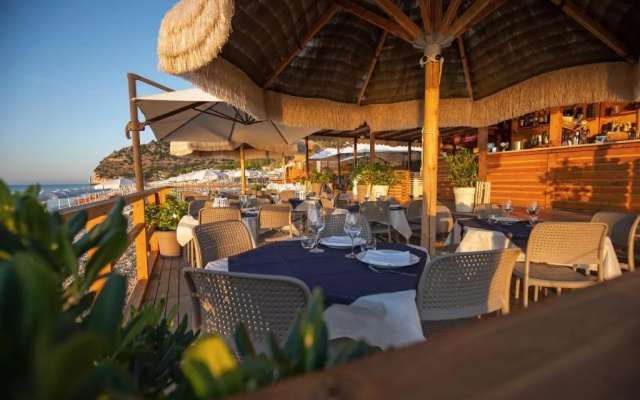 "melograno" Holiday Home With Swimming Pool and Private Beach