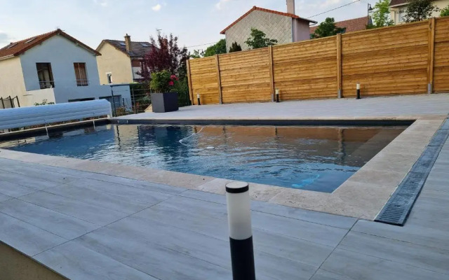Ravissant Studio avec piscine privée et jardin
