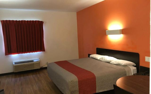 Motel 6 Woodway, TX