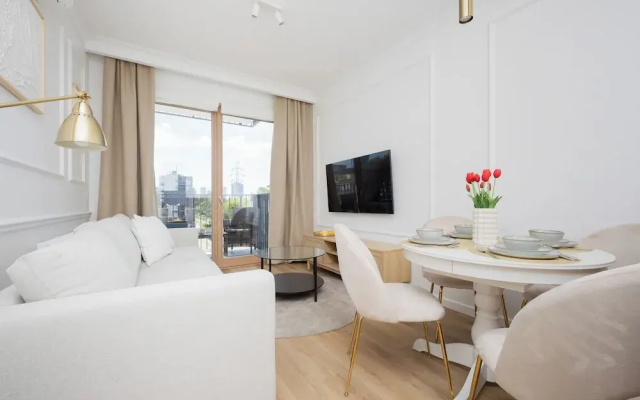 Kolejowa Apartment Warsaw by Renters
