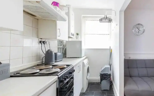 Cheerful Maisonette in the Heart of Orrell Park