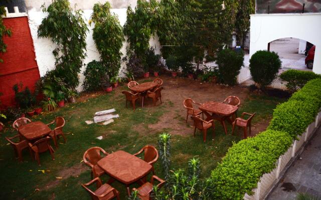 Hotel Sugandh Retreat